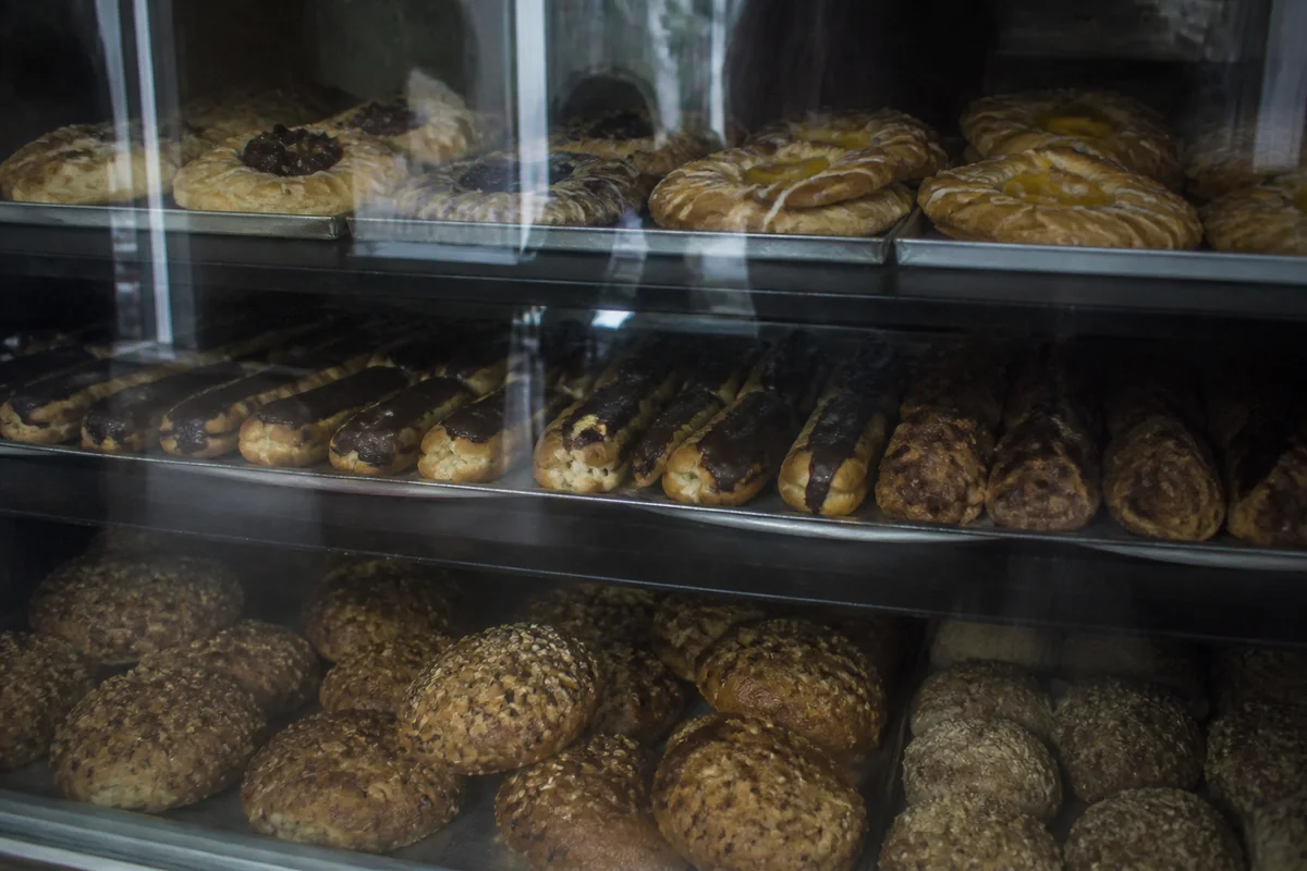Bakery Photos That Empty the Case — before editing